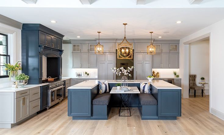 Hosting large groups is a breeze in a knockout Frontenac kitchen designed by Anne Boedges